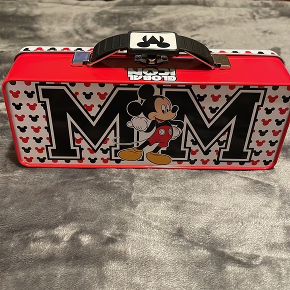 NWT’s Mickey Mouse global icon tin toolbox- w/black plastic handle - Picture 6 of 10